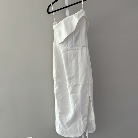 ELLIATT Agatha Dress in Ivory - Picture 5 of 14